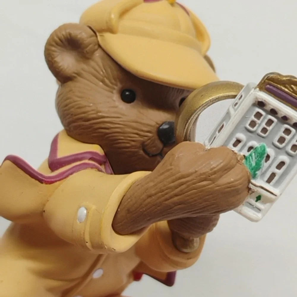 Hallmark 1994 Holiday Pursuit Bear Detective Christmas‎ Tree Ornament